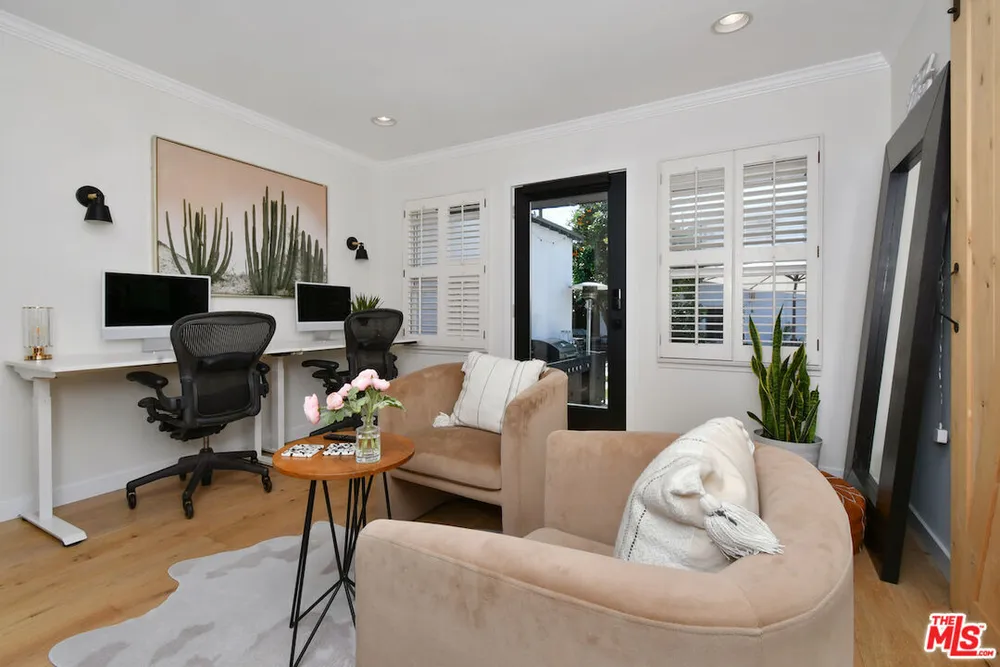 14418 Collins St, Sherman Oaks, CA 91401