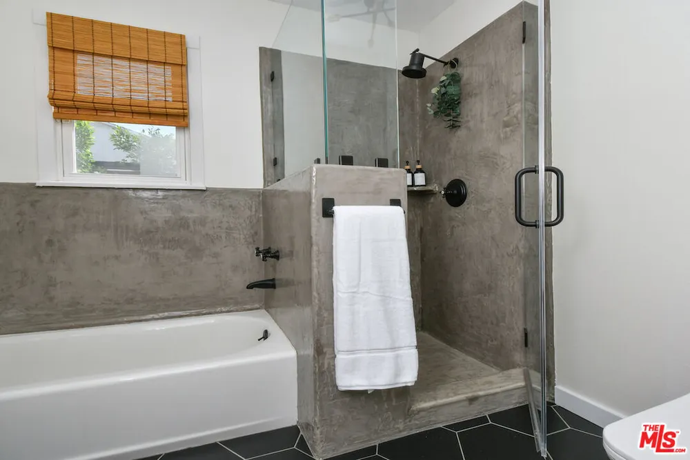 14418 Collins St, Sherman Oaks, CA 91401