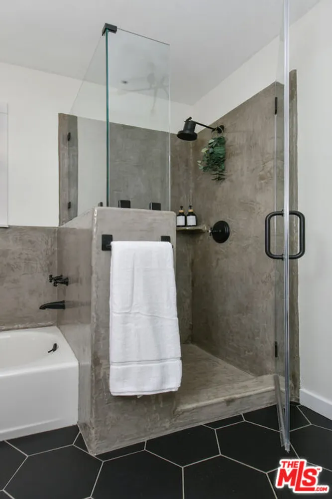 14418 Collins St, Sherman Oaks, CA 91401