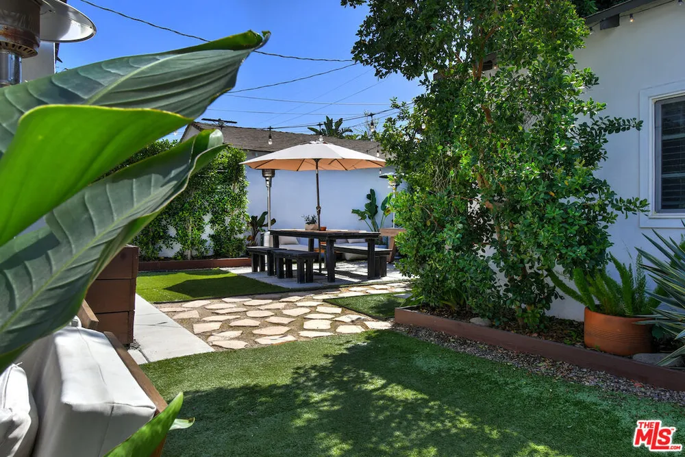 14418 Collins St, Sherman Oaks, CA 91401