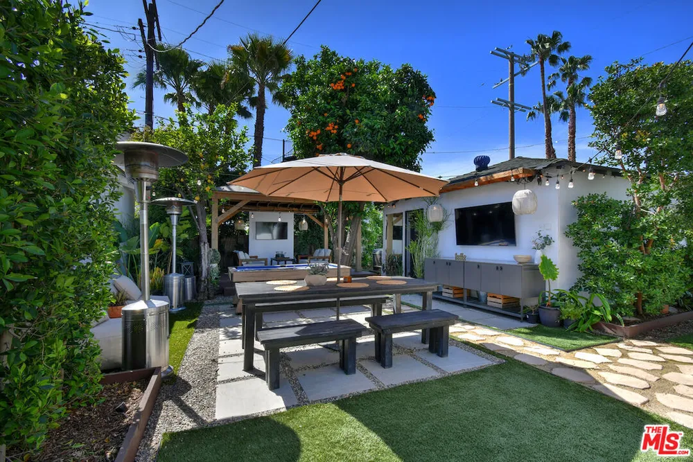 14418 Collins St, Sherman Oaks, CA 91401