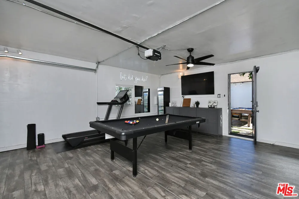 14418 Collins St, Sherman Oaks, CA 91401