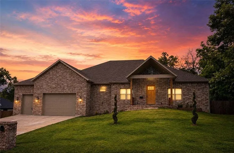 12412 Wildwood Dr, Rogers, AR 72756-3089