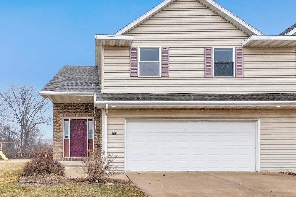 713 Edge Point Ct, De Pere, WI 54115