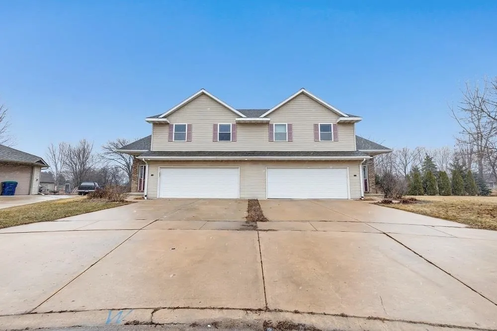 713 Edge Point Ct, De Pere, WI 54115