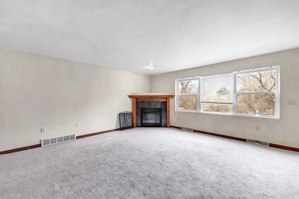 713 Edge Point Ct, De Pere, WI 54115
