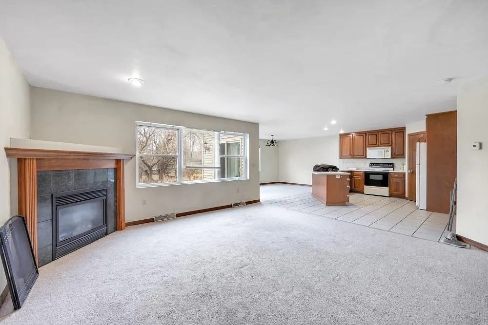 713 Edge Point Ct, De Pere, WI 54115