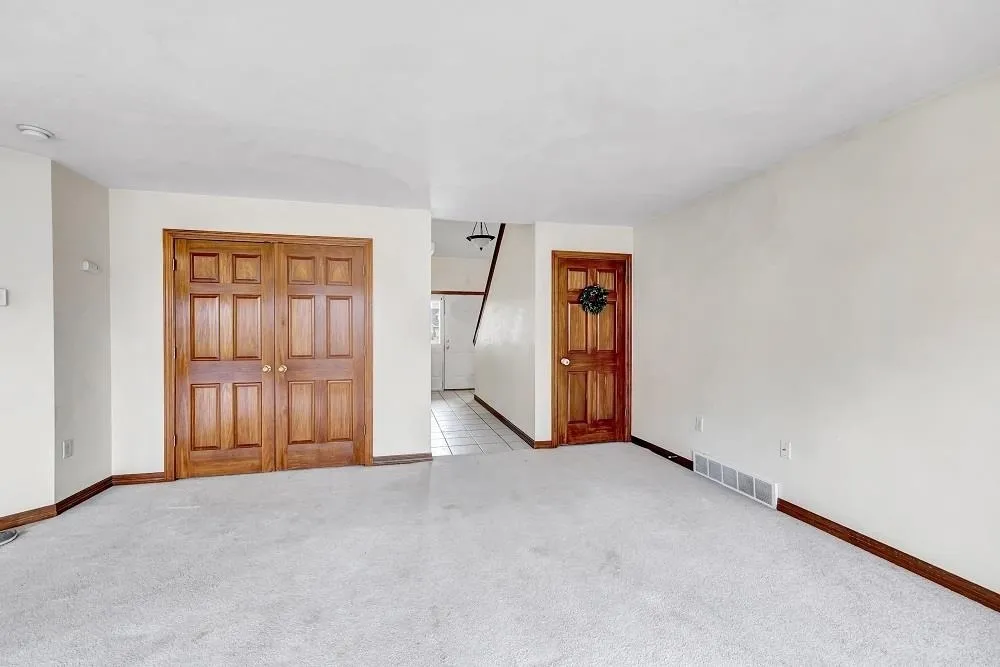 713 Edge Point Ct, De Pere, WI 54115