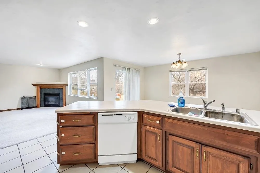 713 Edge Point Ct, De Pere, WI 54115