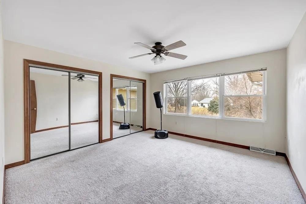 713 Edge Point Ct, De Pere, WI 54115