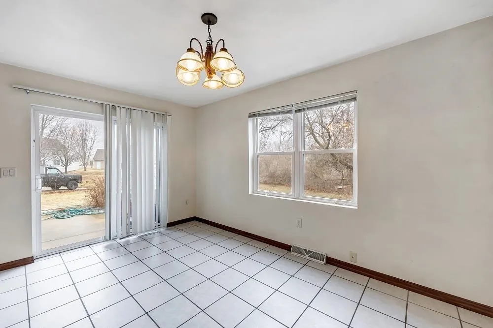 713 Edge Point Ct, De Pere, WI 54115