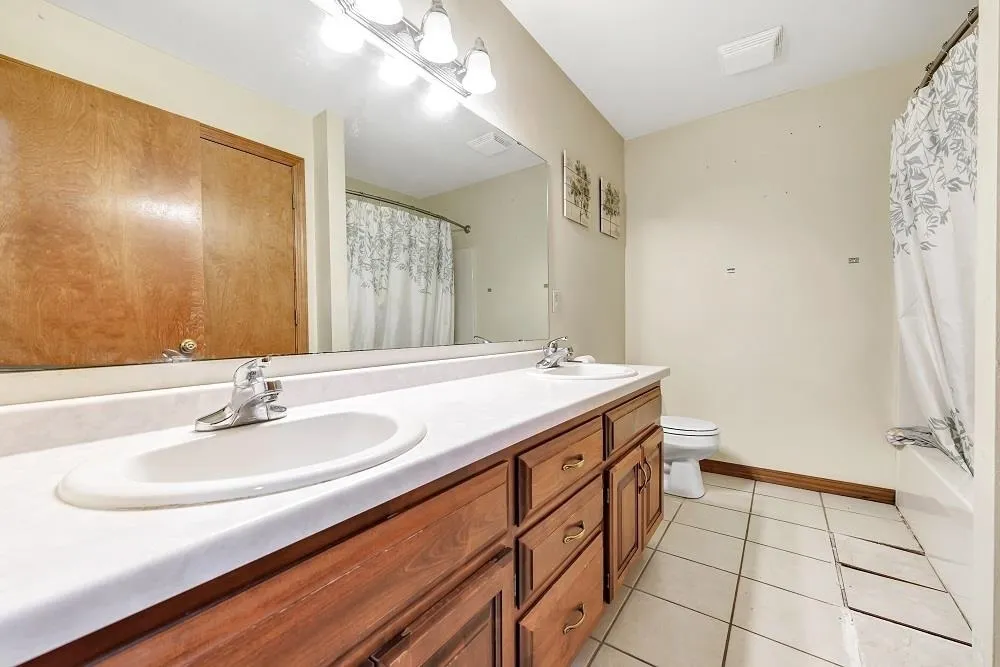 713 Edge Point Ct, De Pere, WI 54115
