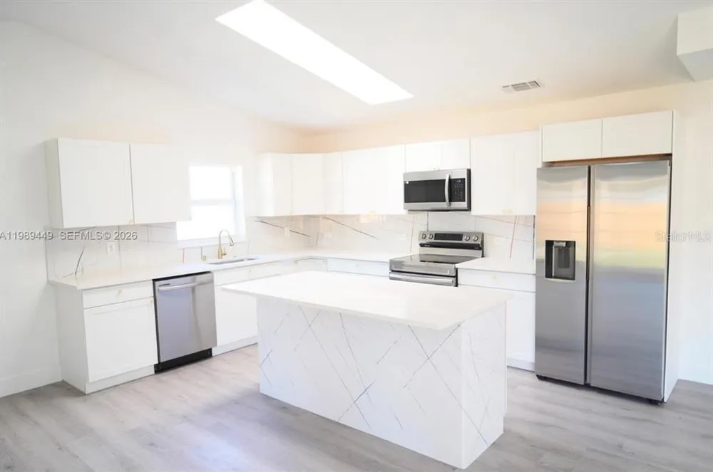 563 Presque Isle Dr, Port Charlotte, FL 33954