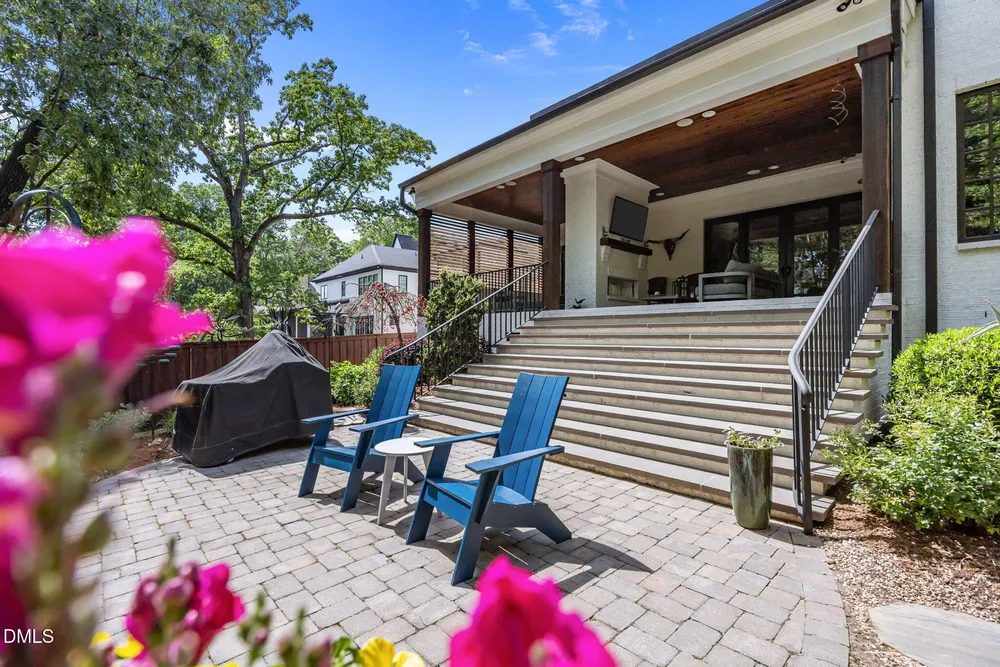 2118 Cowper Dr, Raleigh, NC 27608-1324
