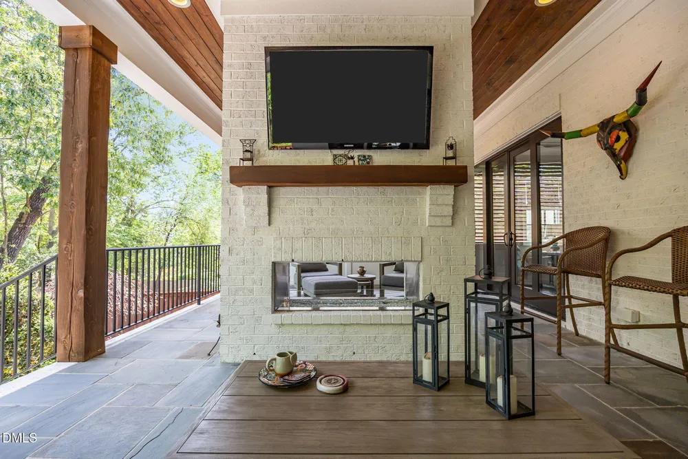 2118 Cowper Dr, Raleigh, NC 27608-1324