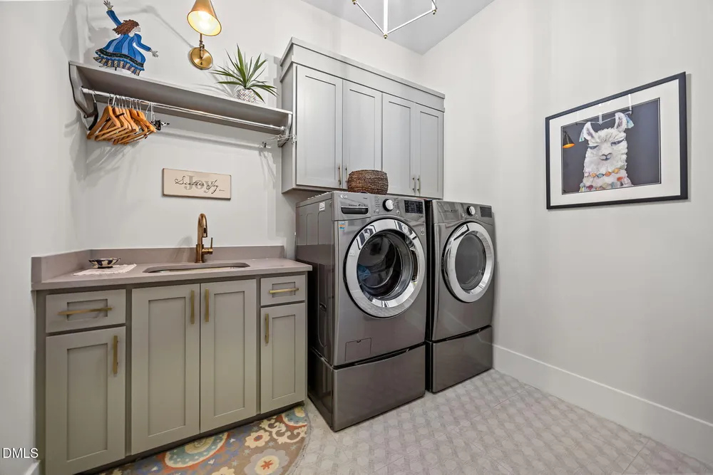 2118 Cowper Dr, Raleigh, NC 27608-1324