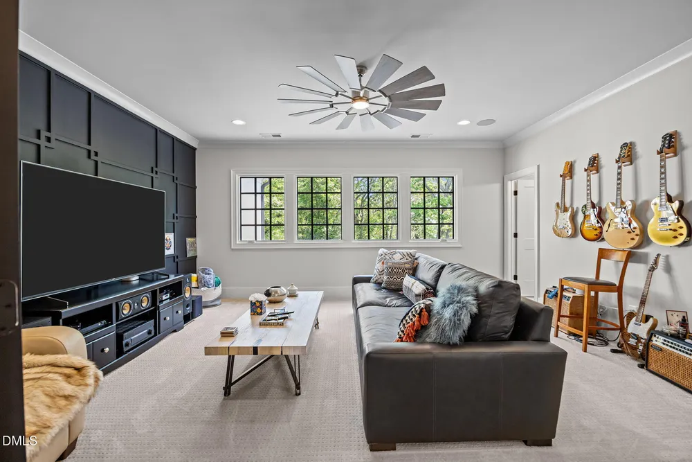2118 Cowper Dr, Raleigh, NC 27608-1324