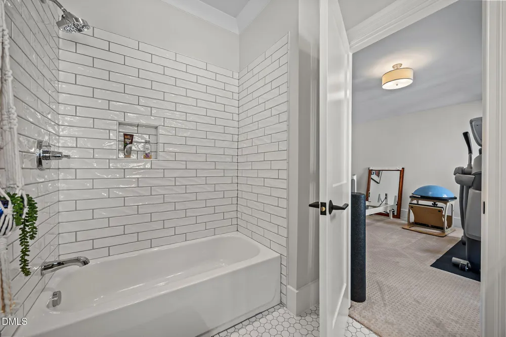 2118 Cowper Dr, Raleigh, NC 27608-1324