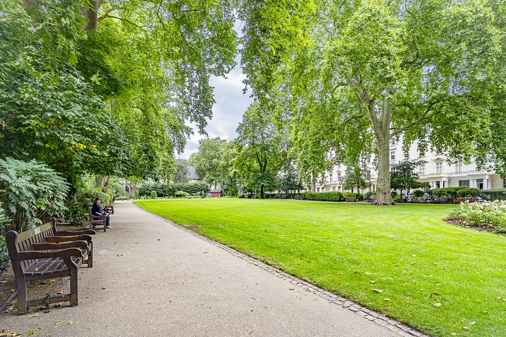 St George's Square, London, SW1V photo 4