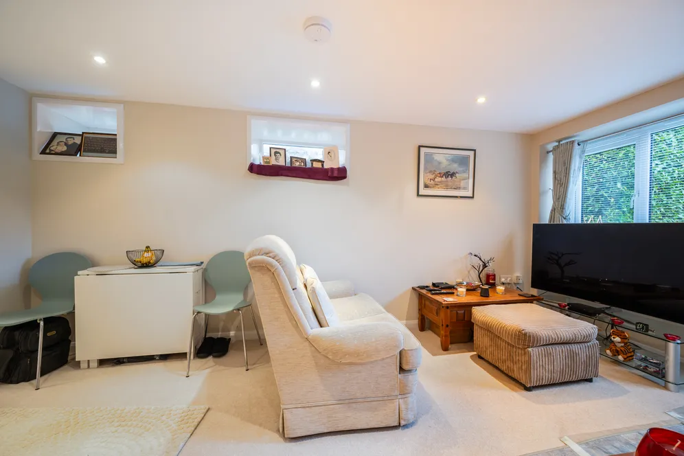 Baker Street, Farthinghoe, NN13 photo 11