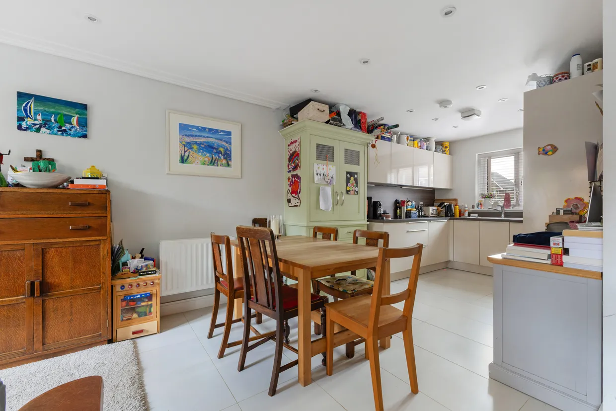 Hunters Place, Hindhead, GU26 photo 5