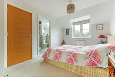 Hunters Place, Hindhead, GU26 photo 6