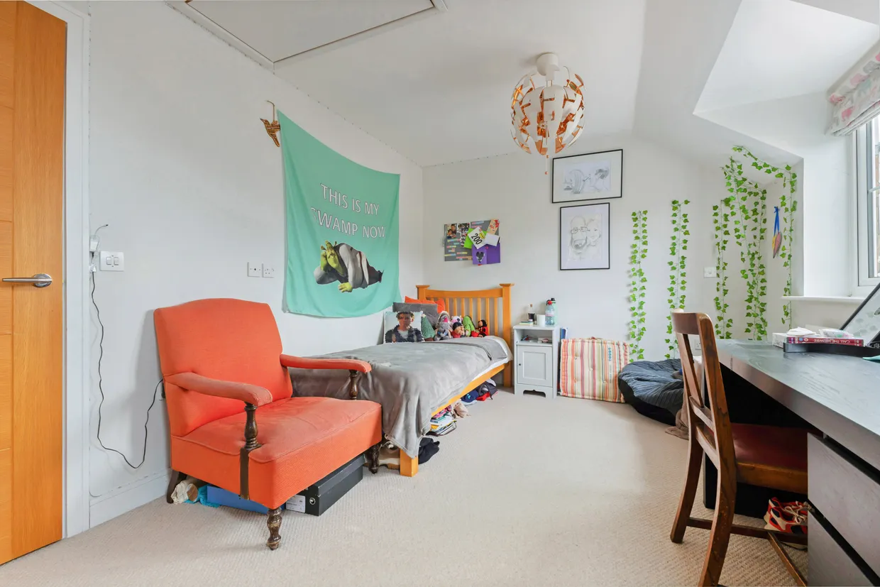 Hunters Place, Hindhead, GU26 photo 9