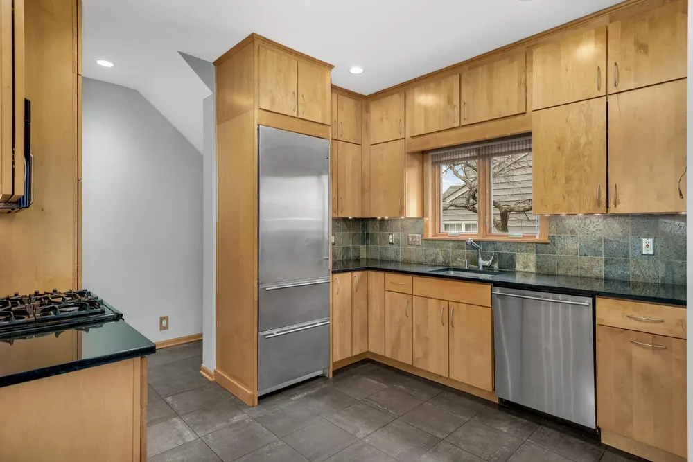 2414 W 54th St, Minneapolis, MN 55410