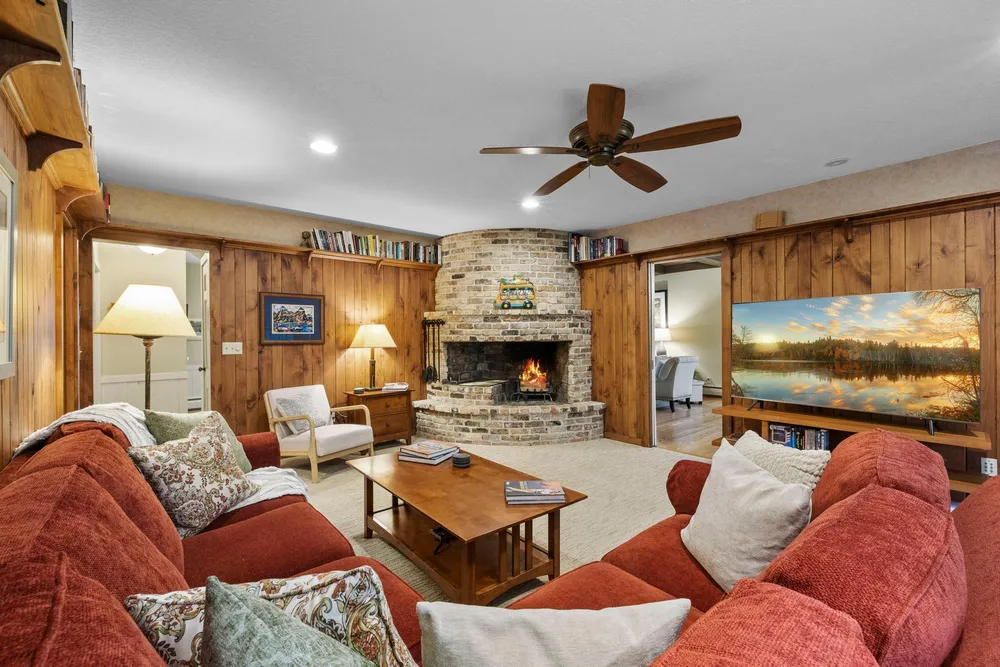 3942 Willmatt Hill, Minnetonka, MN 55305
