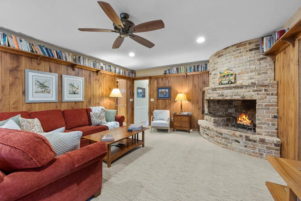3942 Willmatt Hill, Minnetonka, MN 55305