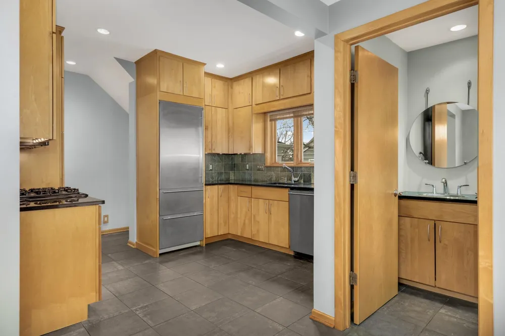 2414 W 54th St, Minneapolis, MN 55410