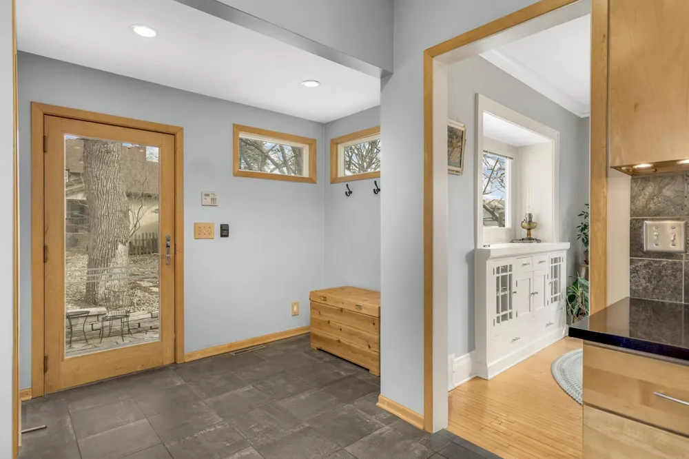 2414 W 54th St, Minneapolis, MN 55410