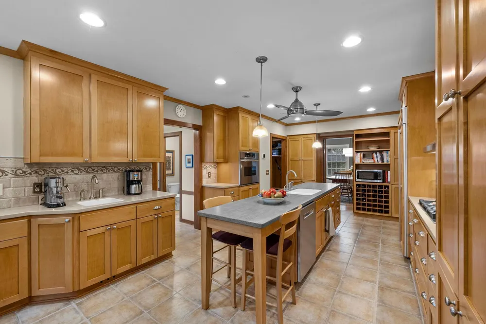 3942 Willmatt Hill, Minnetonka, MN 55305