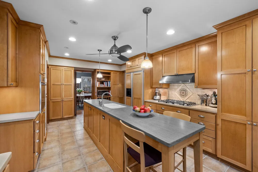 3942 Willmatt Hill, Minnetonka, MN 55305