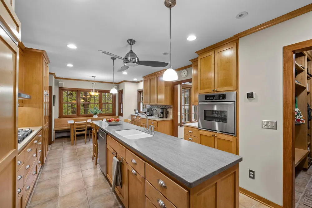 3942 Willmatt Hill, Minnetonka, MN 55305