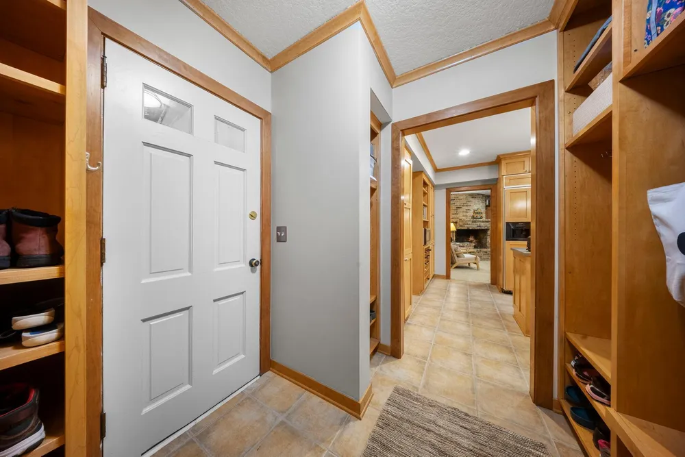 3942 Willmatt Hill, Minnetonka, MN 55305