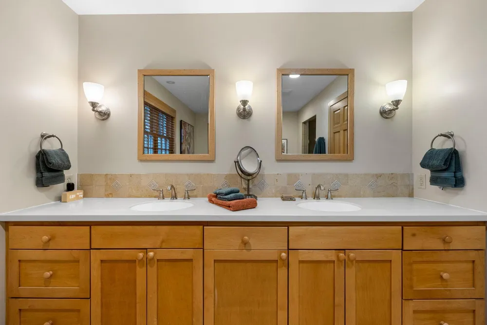 3942 Willmatt Hill, Minnetonka, MN 55305
