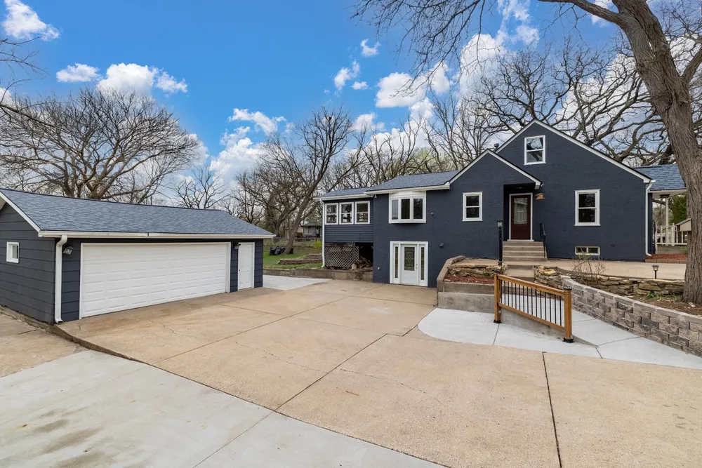 6610 Lucia Ln NE, Fridley, MN 55432