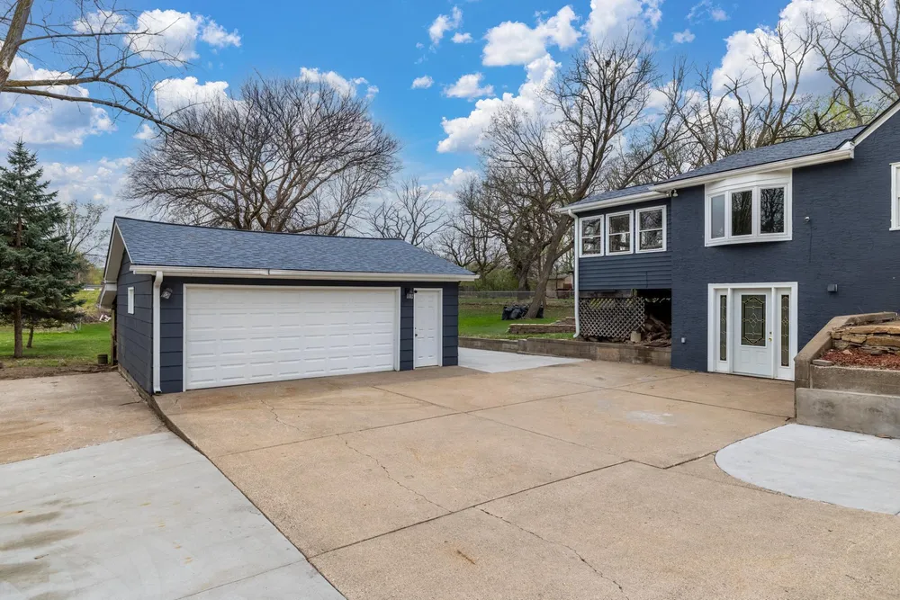 6610 Lucia Ln NE, Fridley, MN 55432