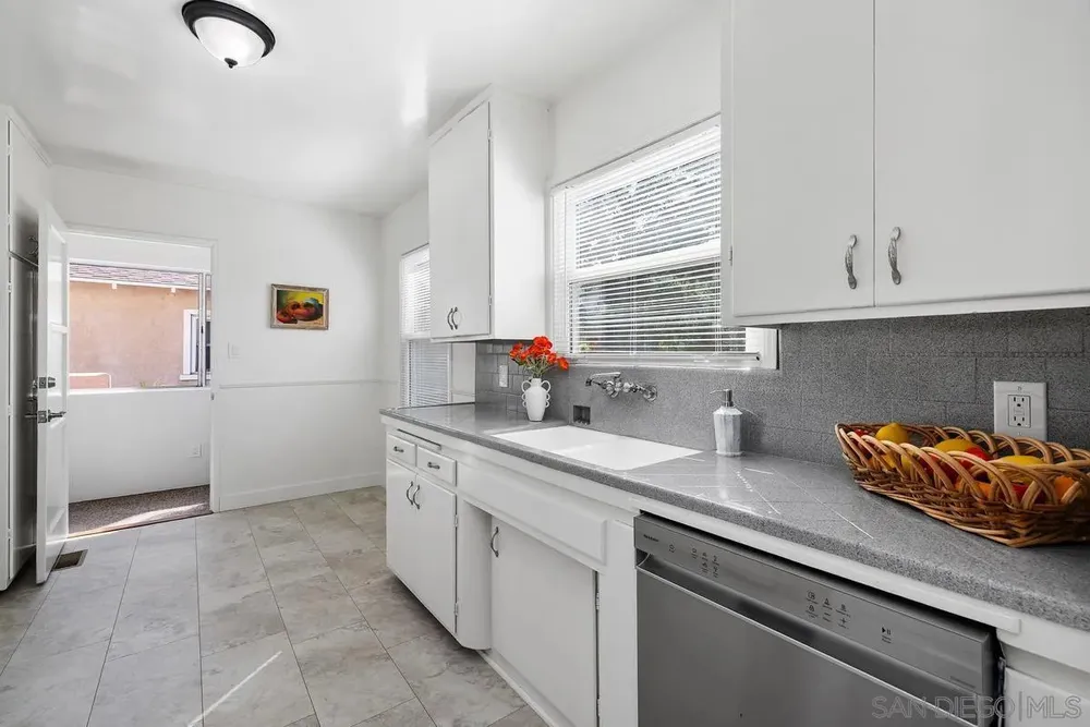 4376 Harbinson Ave, La Mesa, CA 91942