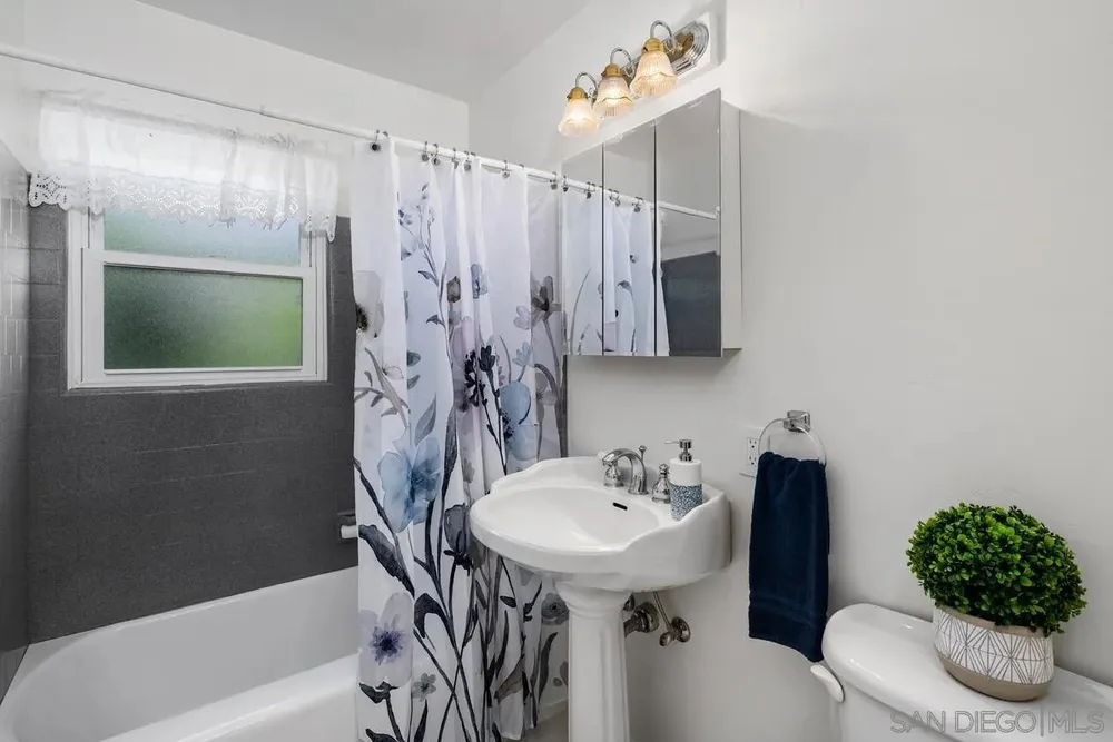 4376 Harbinson Ave, La Mesa, CA 91942