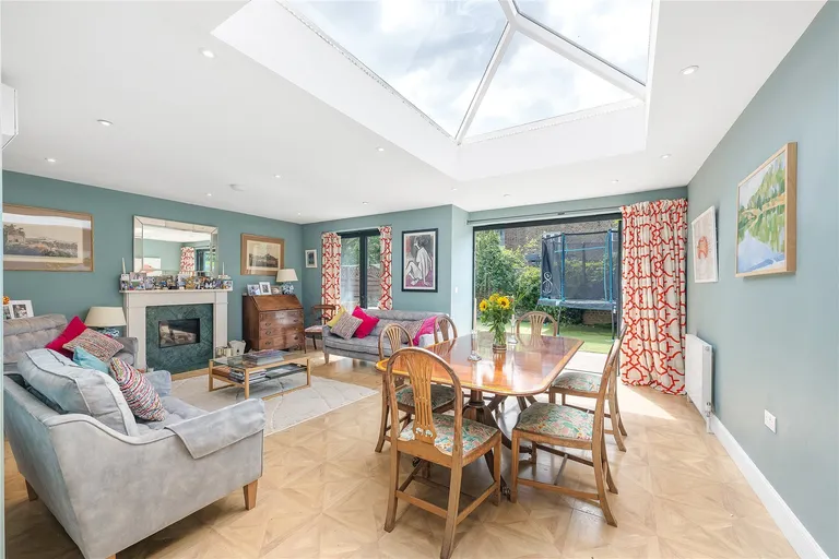 Rattray Road, London, SW2