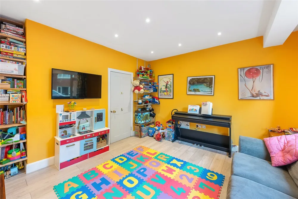 Rattray Road, London, SW2