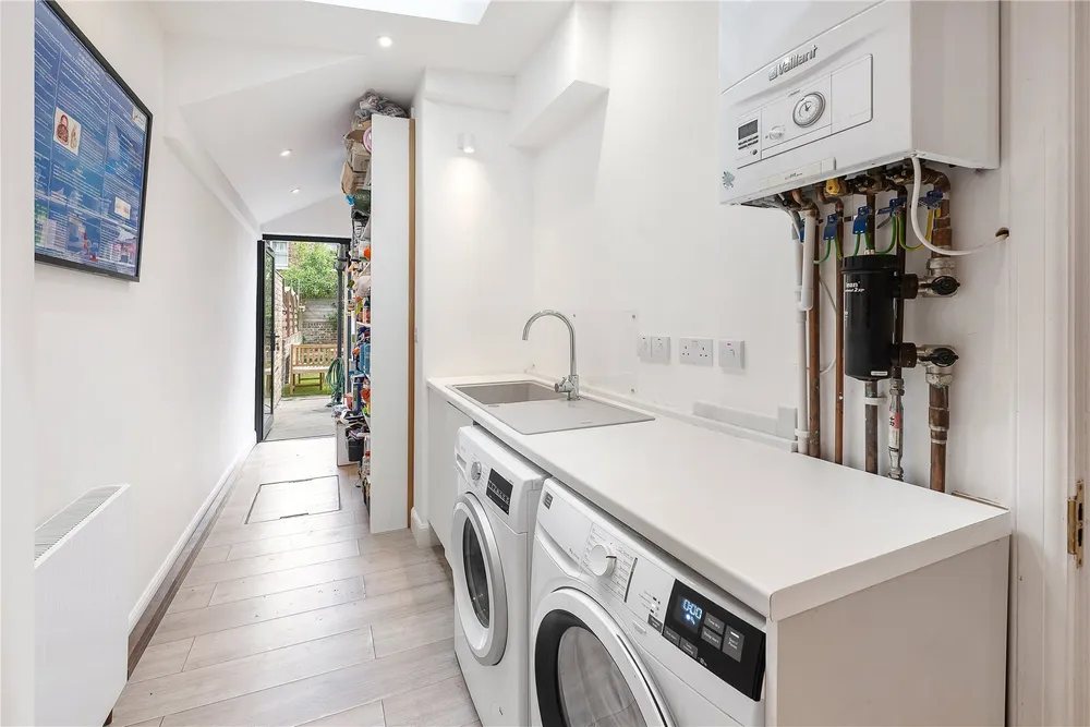 Rattray Road, London, SW2
