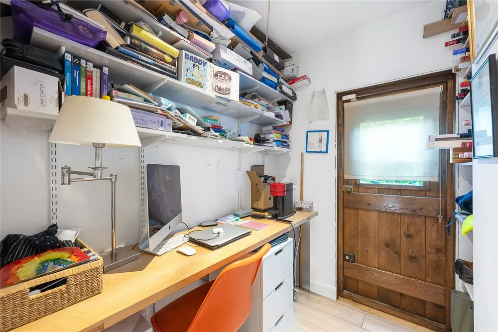 Rattray Road, London, SW2