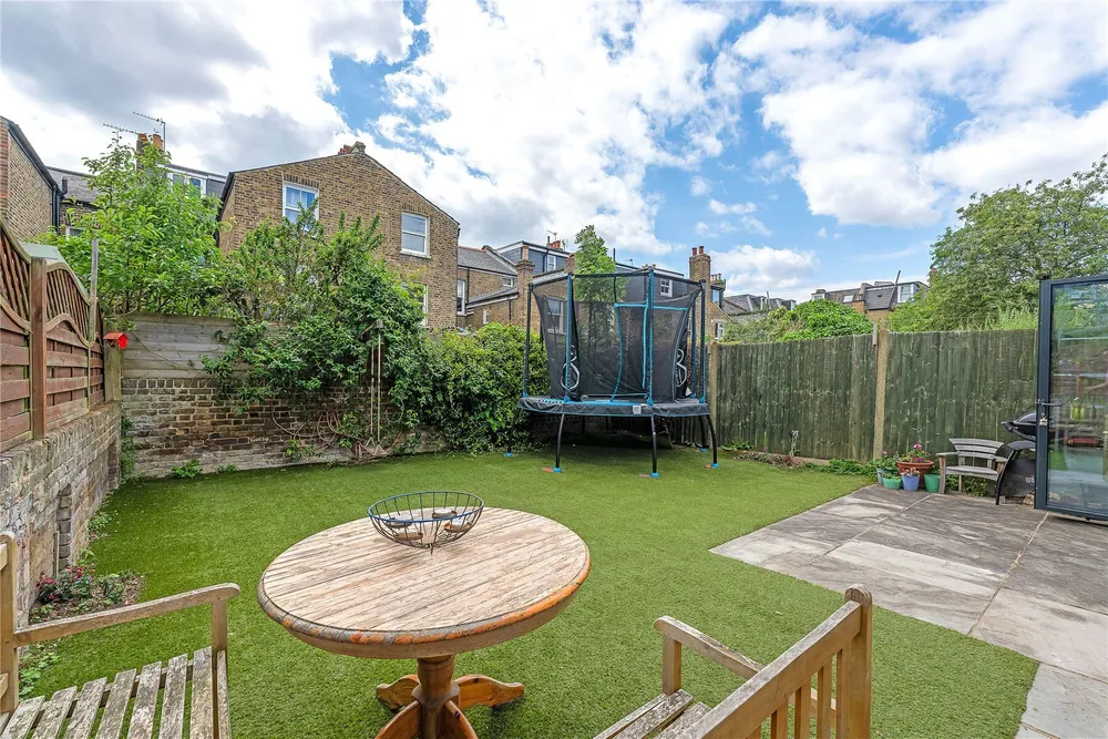 Rattray Road, London, SW2