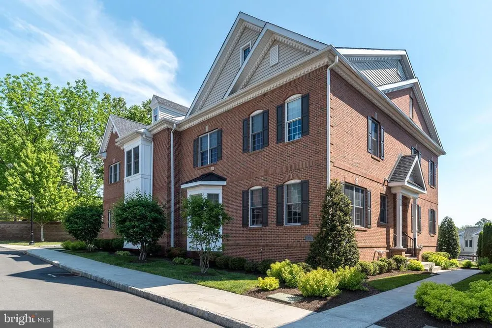 73 Creekview Ln, Yardley, PA 19067-2767