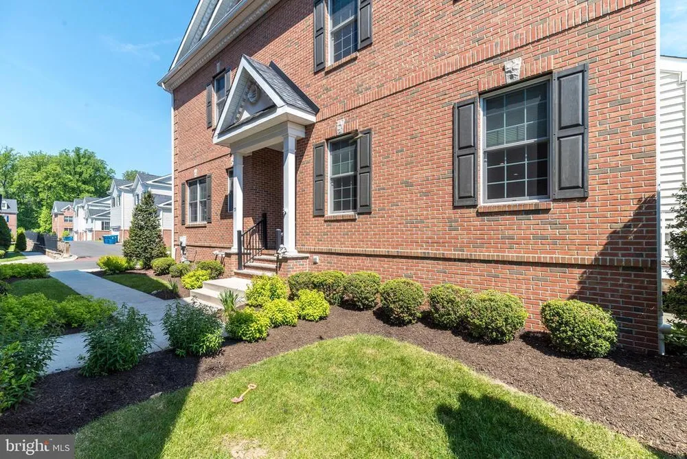 73 Creekview Ln, Yardley, PA 19067-2767