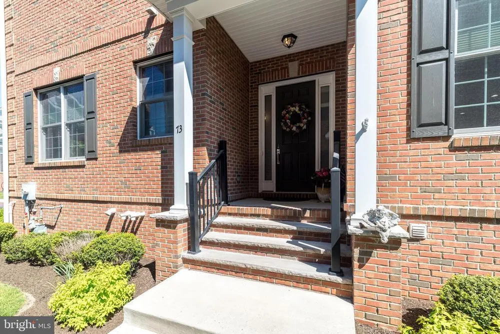 73 Creekview Ln, Yardley, PA 19067-2767