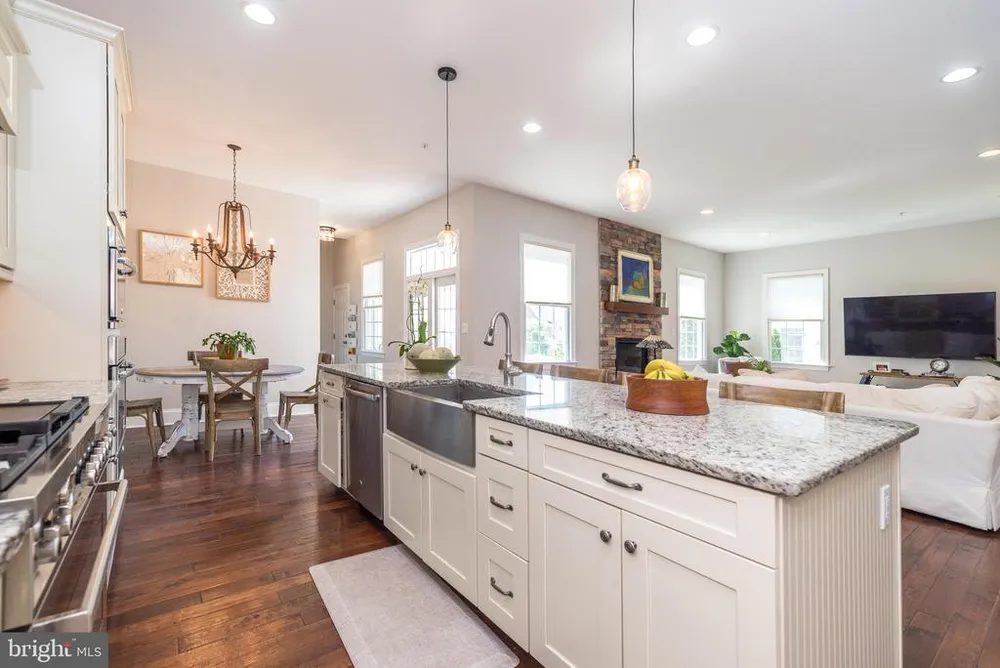 73 Creekview Ln, Yardley, PA 19067-2767